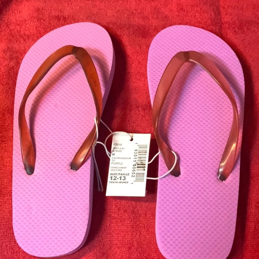 5/$25 - NWT The Children’s Place girls flip flop sandals in size 12-13